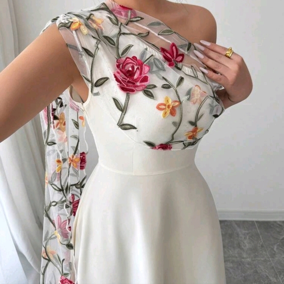 Elegant French Style Asymmetric Neckline Mesh Embroidered Flared Hem Maxi Dress - Picture 4 of 4